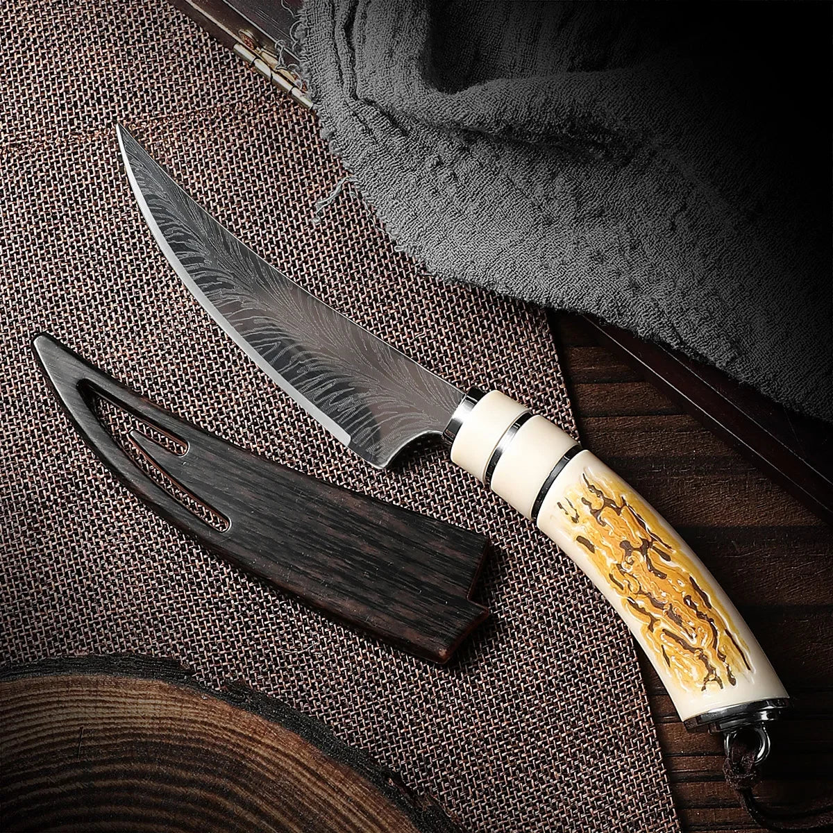 Sharp curved blade, sharp satin finish fruit knife, portable plastic handle boning knife
